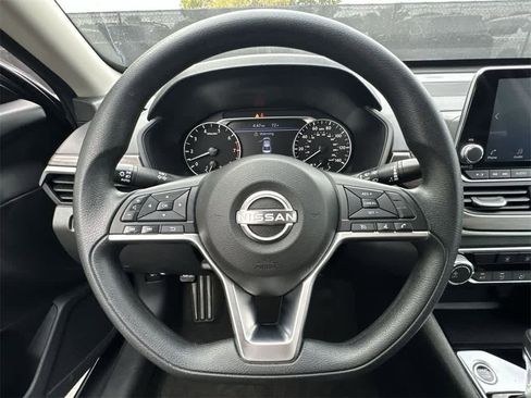 Used 2024 Nissan Altima 2.5 SV image 15