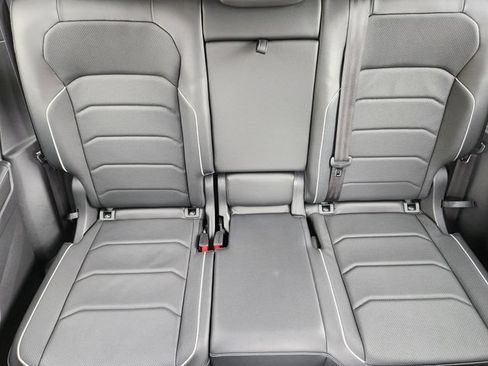 Used 2022 Volkswagen Tiguan SEL R-Line AWD/4WD image 15