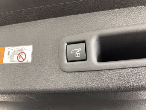 Used 2025 Toyota Sienna XLE Woodland Edition image 24