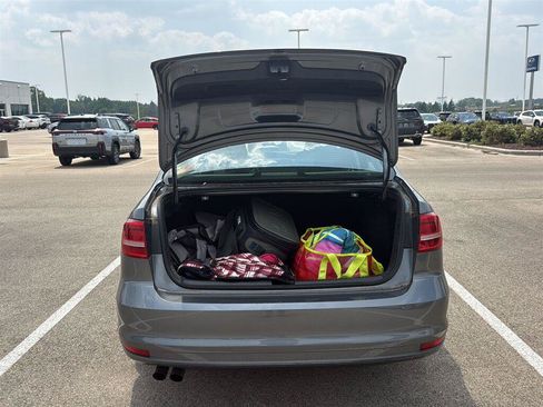 Used 2015 Volkswagen Jetta SE FWD image 17