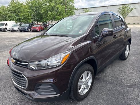 Used 2022 Chevrolet Trax LS w/ Tint and Cruise Package AWD/4WD image 7