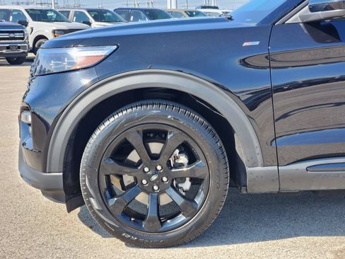 Used 2023 Ford Explorer ST-Line w/ Class IV Trailer Tow Package RWD image 9