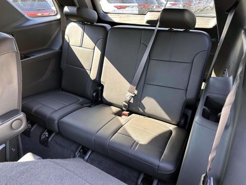 Used 2023 Chevrolet Traverse RS AWD/4WD image 13