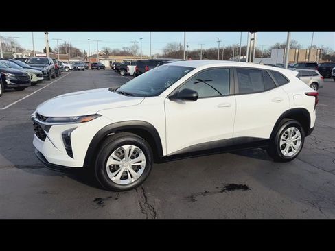 Used 2024 Chevrolet Trax LS image 4