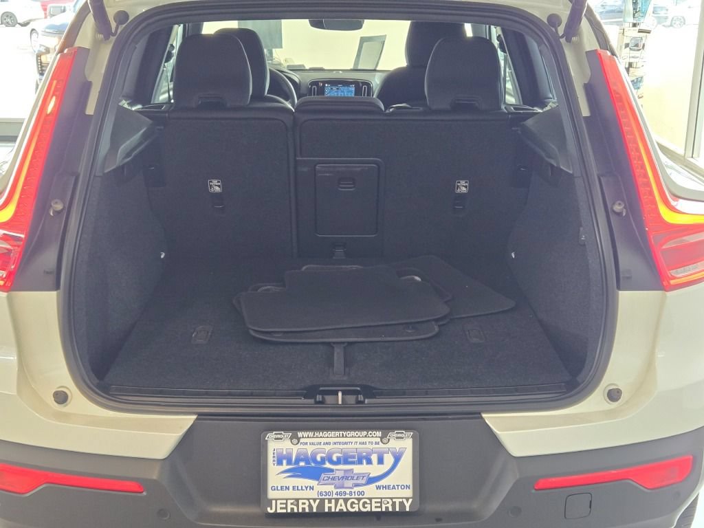 Used 2023 Volvo XC40 Recharge Plus AWD/4WD image 12