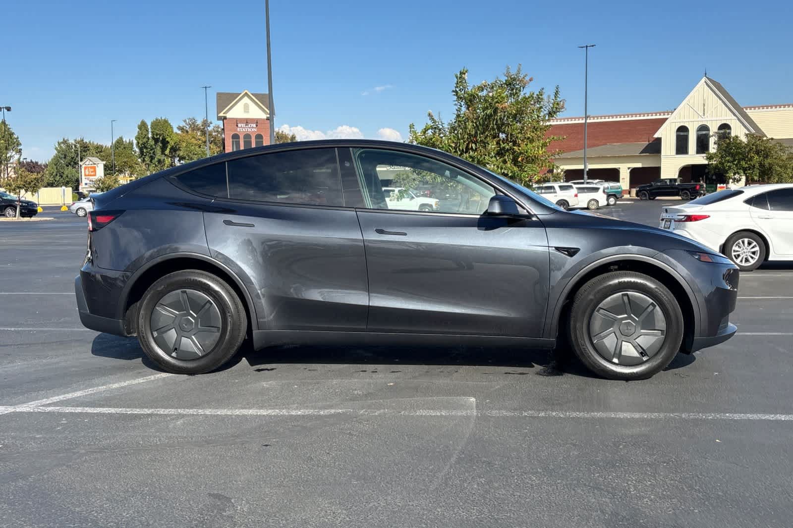 Used 2026 Tesla Model Y 2WD image 8