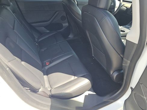 Used 2022 Tesla Model Y Long Range AWD/4WD image 5