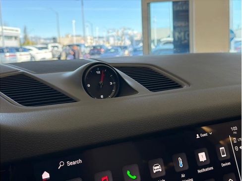 Used 2022 Porsche Cayenne Platinum Edition image 24