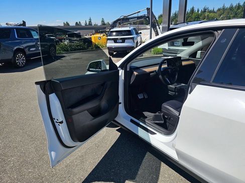 Used 2022 Tesla Model Y Performance AWD/4WD image 19