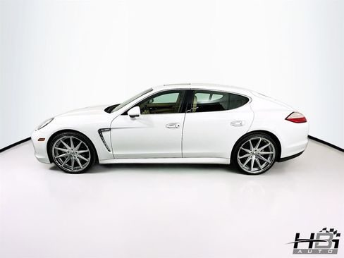 Used 2013 Porsche Panamera 4S image 9