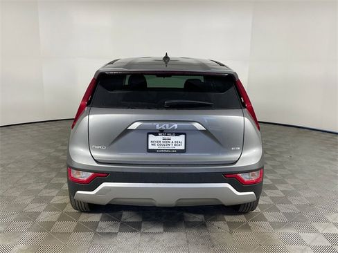 Certified 2025 Kia Niro LX image 14