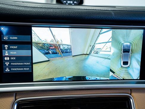 Used 2019 Porsche Panamera image 48