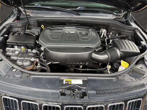 Used 2016 Jeep Grand Cherokee Limited w/ Luxury Group II image 9