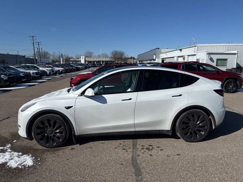 Used 2023 Tesla Model Y Performance image 6