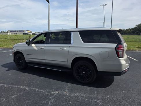 Used 2021 Chevrolet Suburban LT RWD image 7