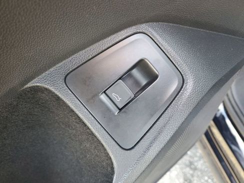 Certified 2023 Volkswagen Tiguan SE R-Line image 16