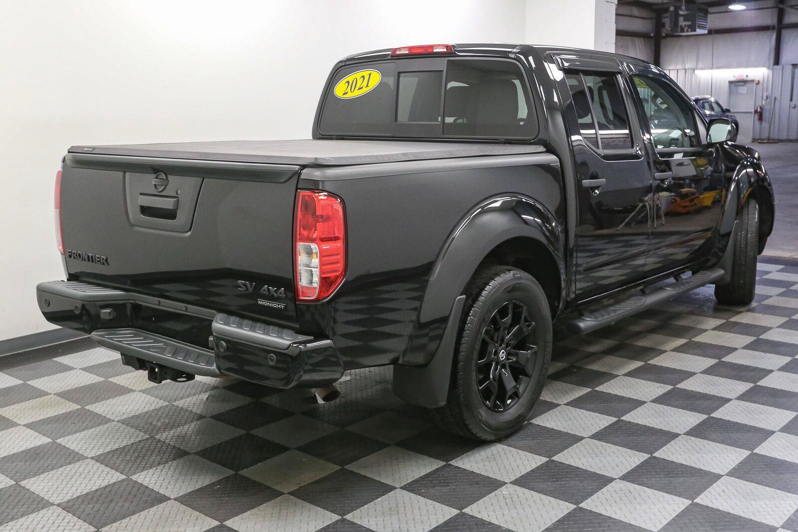 Used 2021 Nissan Frontier SV w/ Midnight Edition Floor Mats AWD/4WD image 7