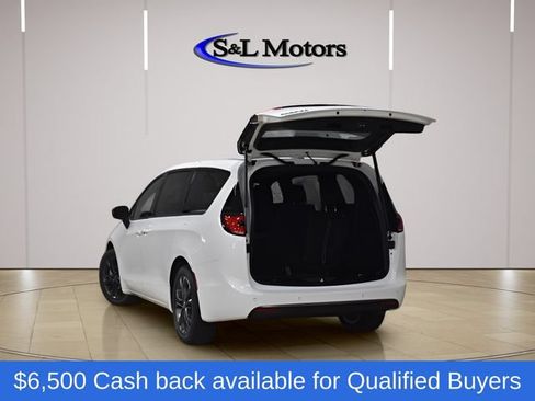 New 2026 Chrysler Pacifica Select FWD image 8