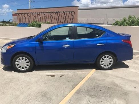Used 2016 Nissan Versa SV FWD image 2