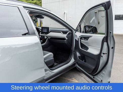 Used 2019 Toyota RAV4 XLE AWD/4WD image 17