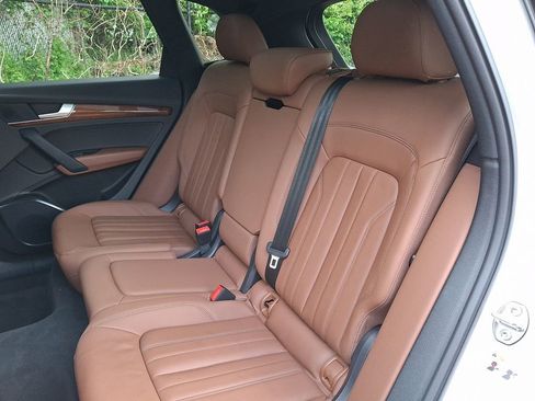 Used 2022 Audi Q5 2.0T Premium w/ Convenience Package AWD/4WD image 8