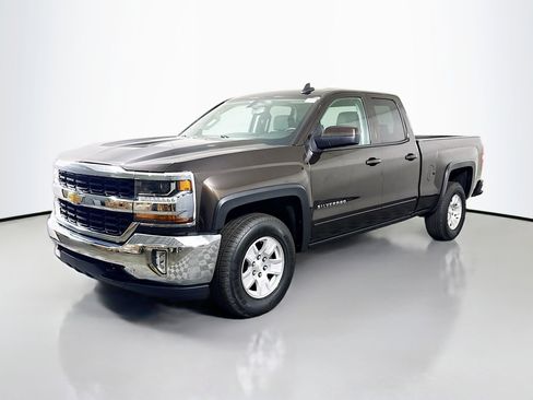 Used 2018 Chevrolet Silverado 1500 LT w/ All Star Edition image 4