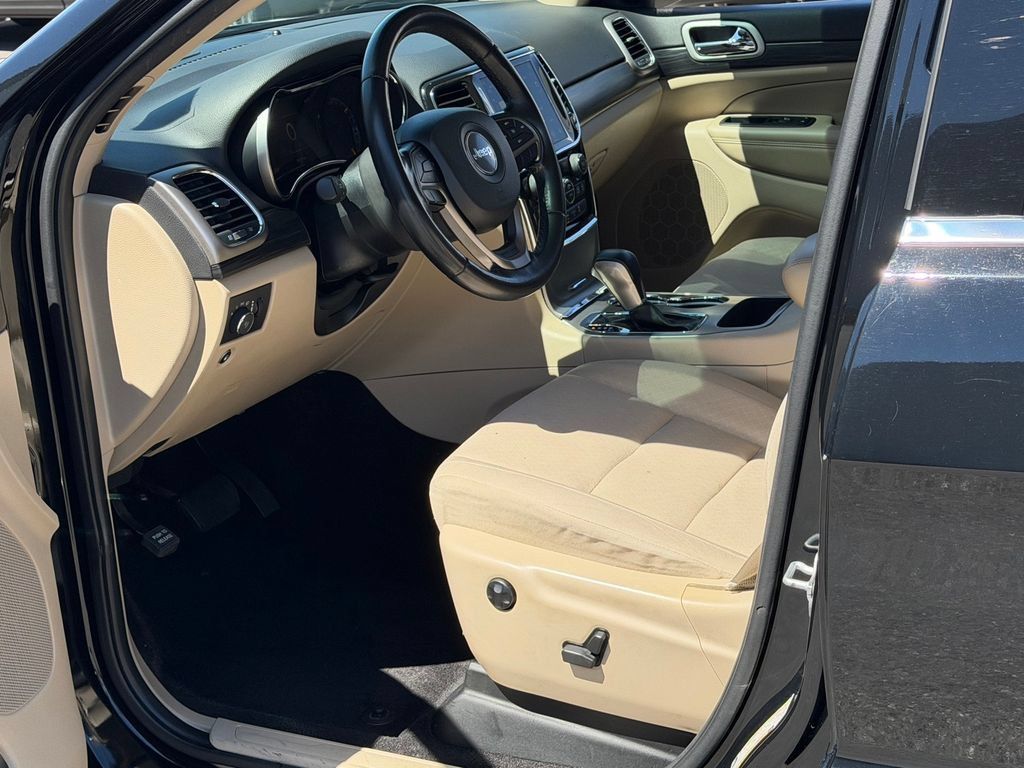 Certified 2022 Jeep Grand Cherokee Laredo E RWD image 10