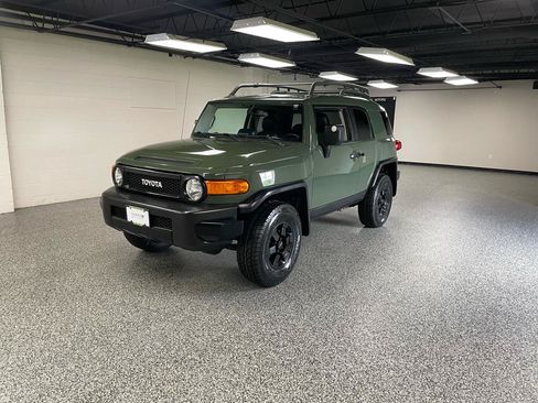 Used 2011 Toyota FJ Cruiser 4WD w/ Trail Teams Special Edition image 11