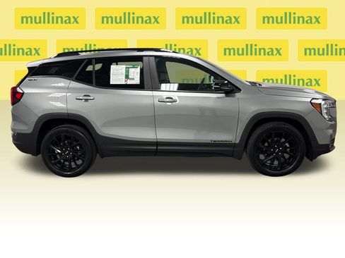 Used 2023 GMC Terrain SLE w/ Driver Convenience Package FWD image 21