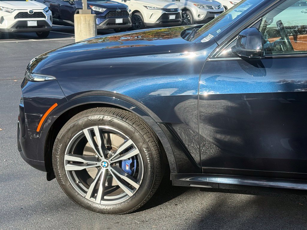 Used 2024 BMW X7 xDrive40i w/ M Sport Package AWD/4WD image 2
