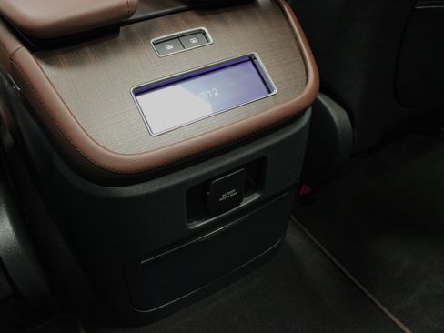 Used 2025 Lincoln Navigator Reserve AWD/4WD image 22