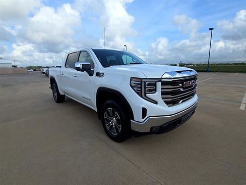 Used 2026 GMC Sierra 1500 SLT AWD/4WD image 3