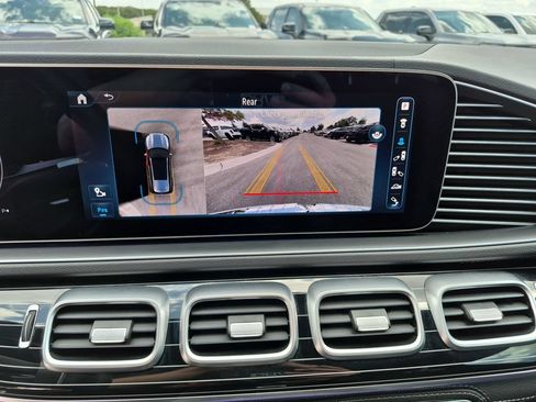 Used 2024 Mercedes-Benz GLS 580 4MATIC image 28