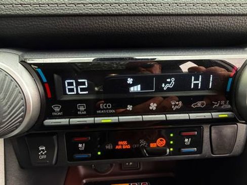 Used 2023 Toyota RAV4 Limited AWD/4WD image 21