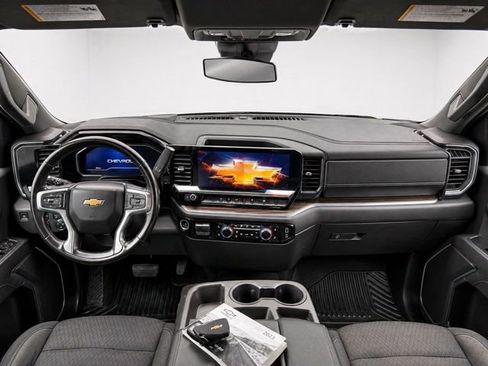 Used 2023 Chevrolet Silverado 1500 LT AWD/4WD image 17