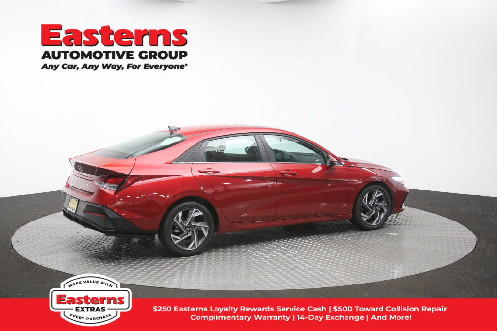 Used 2025 Hyundai Elantra SEL FWD image 45