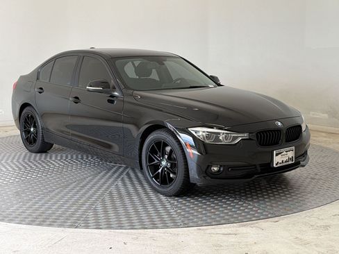Used 2018 BMW 320i xDrive Sedan AWD/4WD image 7