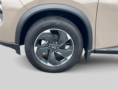 Used 2025 Nissan Rogue SV image 11