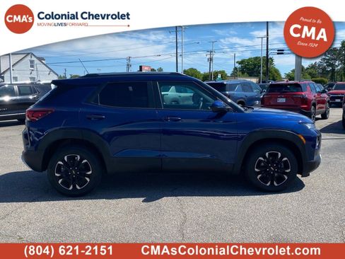 Used 2022 Chevrolet TrailBlazer LT w/ Convenience Package FWD image 2