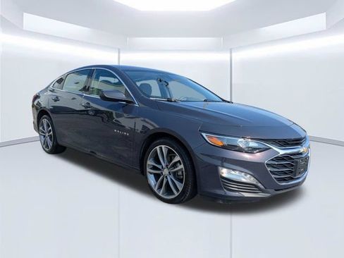 Used 2025 Chevrolet Malibu LT FWD image 2
