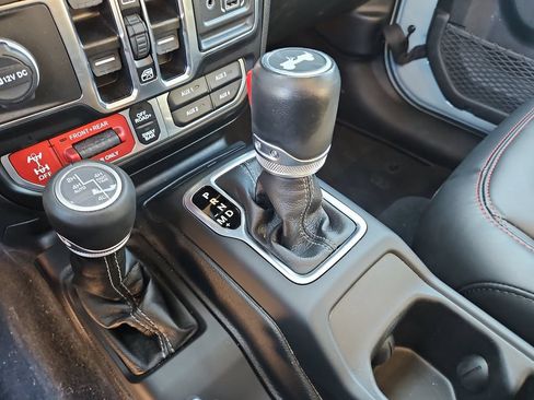 Used 2024 Jeep Wrangler Unlimited Rubicon AWD/4WD image 29
