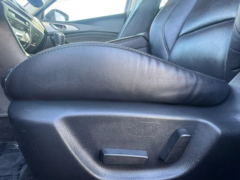 Used 2018 MAZDA MAZDA3 Touring FWD image 22