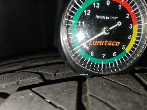 Used 2024 Nissan Versa SR w/ Trunk Package image 27