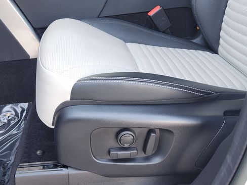 Certified 2023 Land Rover Discovery S R-Dynamic image 26