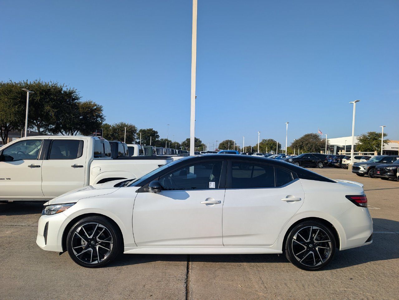 Used 2025 Nissan Sentra SR w/ SR Premium Package FWD image 3
