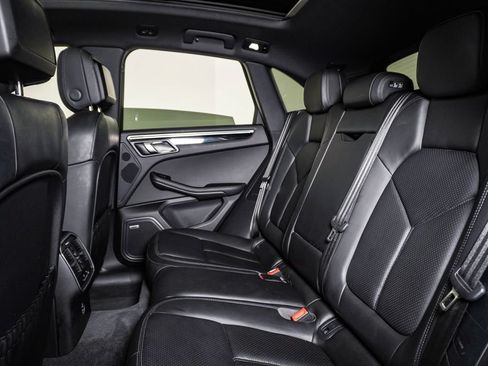 Used 2022 Porsche Macan AWD/4WD image 17