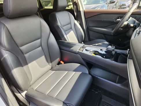 Certified 2023 Nissan Rogue SV w/ SV Premium B Package AWD/4WD image 14