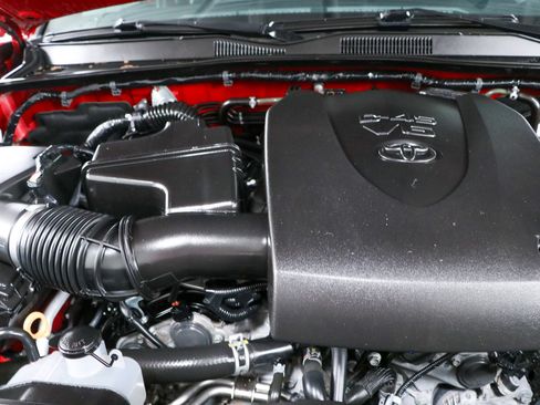 Used 2020 Toyota Tacoma TRD Sport AWD/4WD image 31