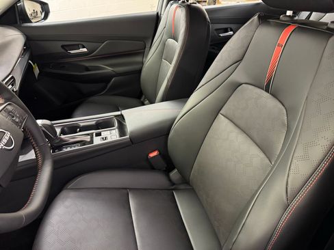 Used 2026 Nissan Sentra SR w/ SR Premium Package FWD image 11