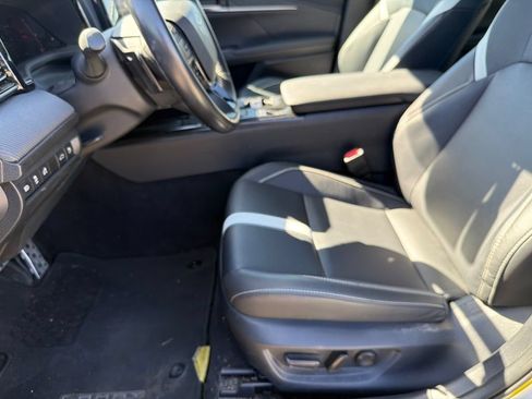 Used 2025 Toyota Camry SE FWD image 18